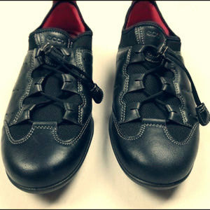 Ecco Leather Toggle Sneaker/Shoe